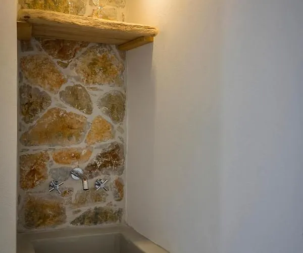 Zefiros Semesterbostad Karavostasis (Folegandros)